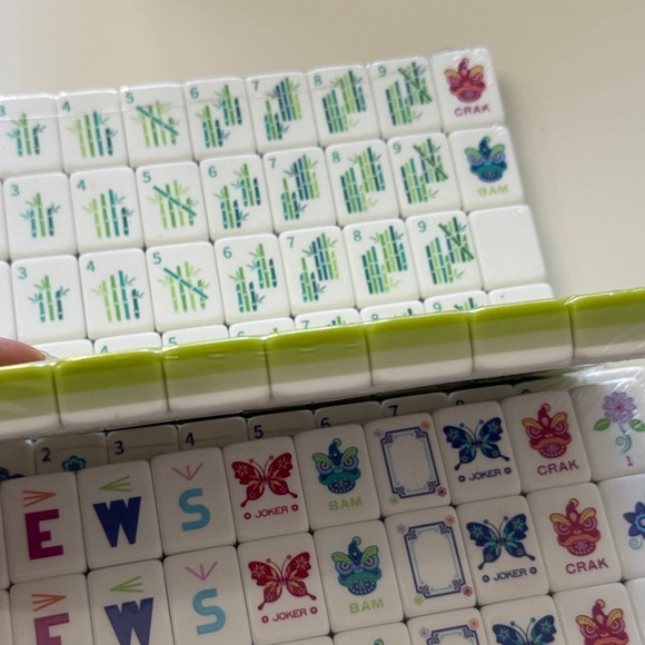 Four layer Mahjong Tile Set - Picture 3 of 6